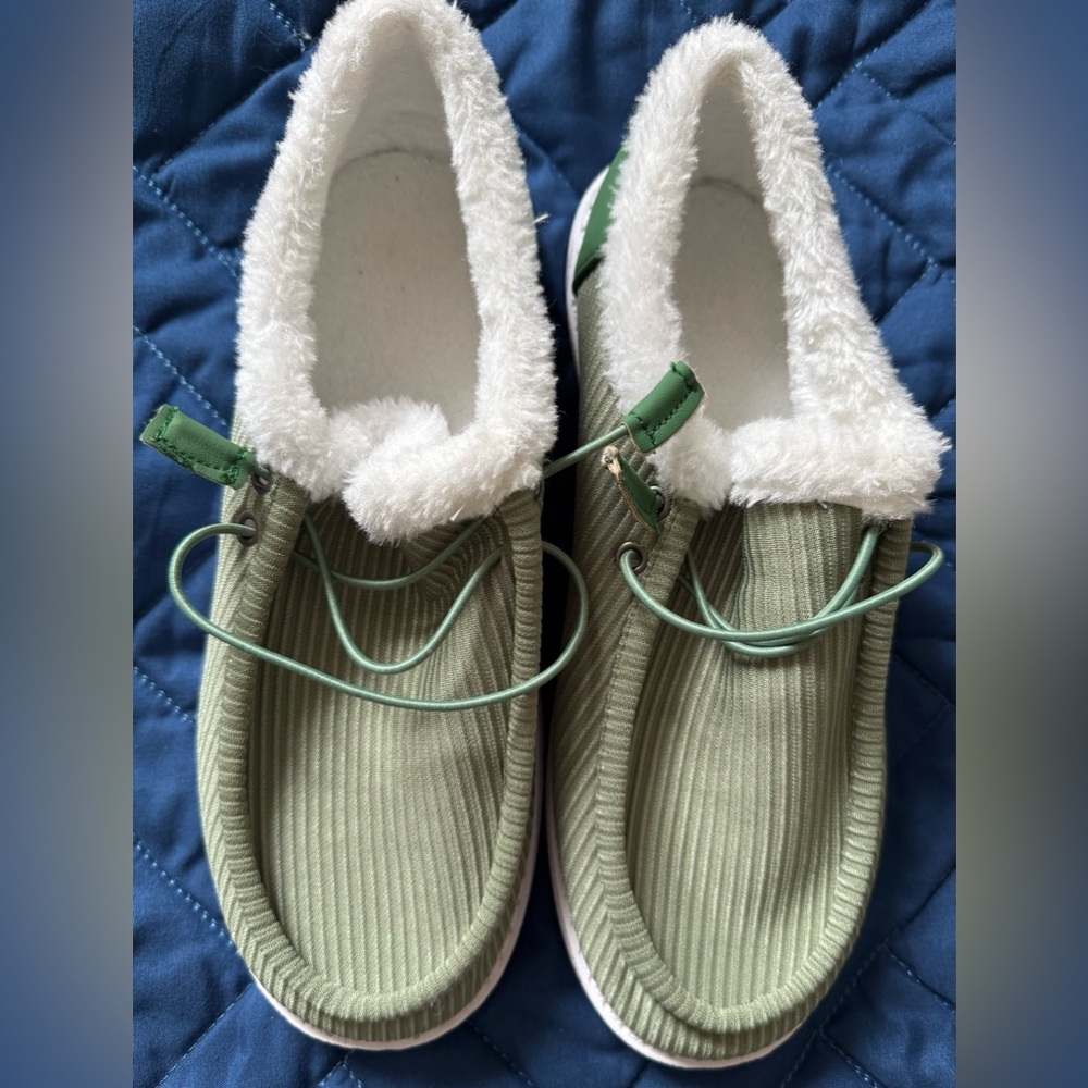 New green hey dude style shoes with fur